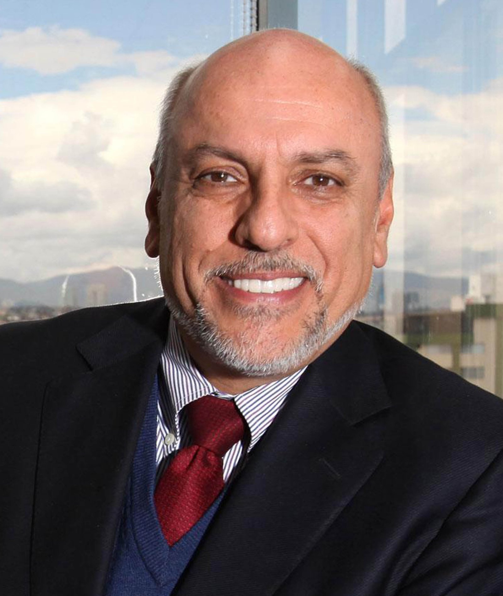 Foto del Dr. Enrique Cabrero Mendoza